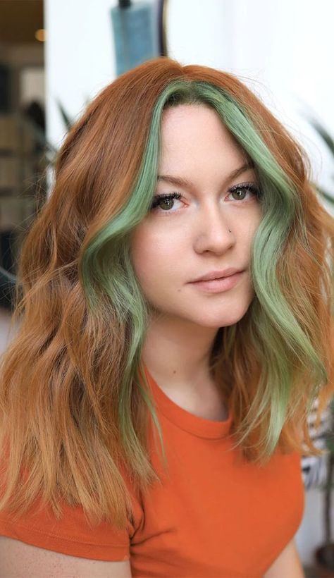 green face-framing highlights, money piece ideas Face Framing Hair, Natural Red Hair, Mint Hair, Diy Hair Color, Hair Color Streaks, Money Piece, Short Hair Color, Auburn Hair, Dye My Hair