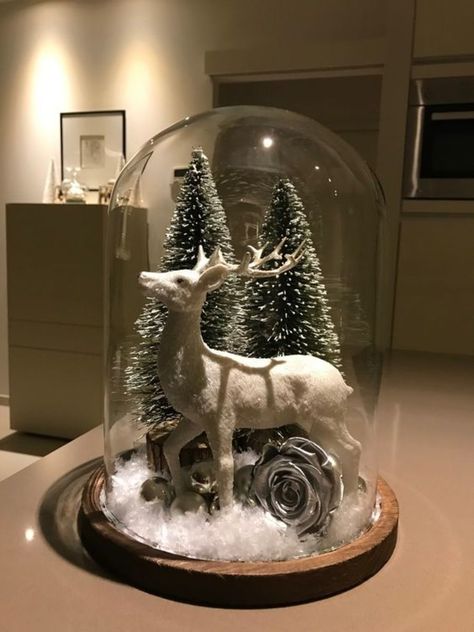 Bell Jar Centerpiece, Christmas Cloche Ideas, Glass Cloche Decor, Christmas Cloche, Cloche Ideas, Christmas Deer Decorations, Cloche Decor, Christmas Dining Table Decor, Centerpiece Christmas