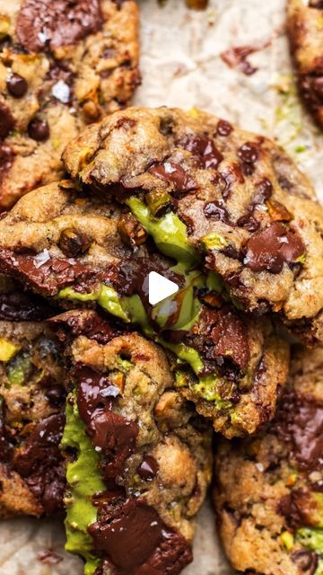 Vegan Pistachio, Pistachio Chocolate, Cookies Stuffed, Pistachio Cookies, Pistachio Cream, Plant Based Cookbook, Baking Gifts, Time To Eat, Vegan Butter