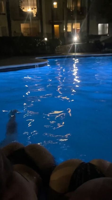 Late Night Pool Pics, Money Y2k, Night Pool Party, Pfp Banner, Pool At Night, Aesthetic Egirl, Risky Pictures, Legging Court, Pool Picture