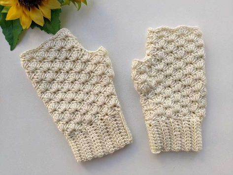 Free Crochet Fingerless Gloves Pattern - Crochet Bits Free Crochet Fingerless Gloves, Crochet Fingerless Gloves Pattern, Gloves Free Pattern, Crochet Gloves Free Pattern, Fingerless Gloves Pattern, Crochet Bodies, Fingerless Gloves Crochet Pattern, Crochet Gloves Pattern, Popular Crochet