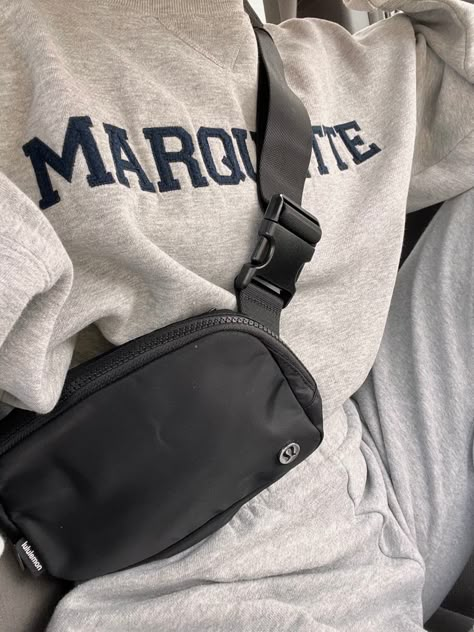 Belt Bag Aesthetic, Comfy Day Outfit, Fanny Pack Aesthetic, Lululemon Fanny Pack, Cozy Core, Clothing Board, Lululemon Bags, Handbag Essentials, Aesthetic White