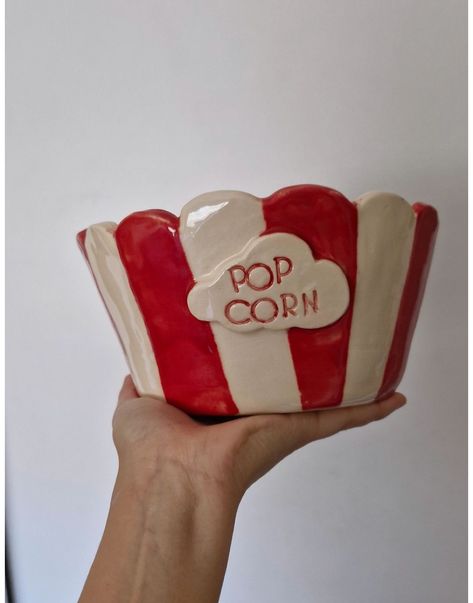 Creative Bowls Ceramics, Clay Goblet Ideas, Pottery Ideas For Beginners Inspiration, Small Handbuilt Pottery Ideas, Pottery For Mom Gift Ideas, Ceramic For Boyfriend, Ceramic Catch All, Pretty Clay Ideas, Ceramic Popcorn Bowl