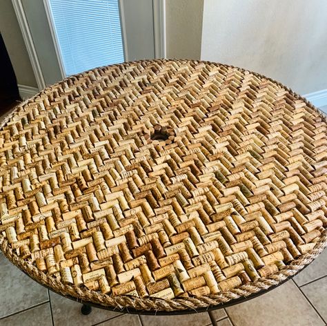 Wine Cork Table, Wine Cork Diy Projects, Cork Table, Cork Diy Projects, Diy Cork, Wine Cork Diy Crafts, Wine Cork Projects, Cork Crafts Diy, Wine Cork Diy