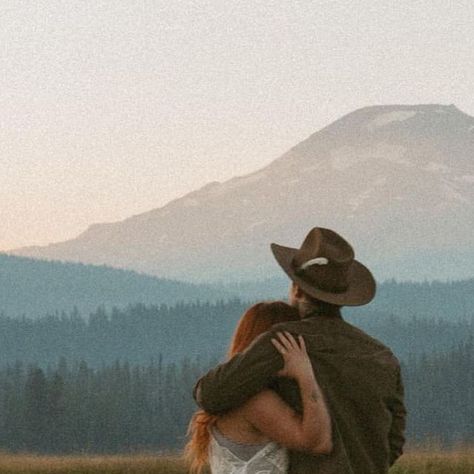 Long Live Cowboys on Instagram: "🤎 📸 @dawn_photo  #longlivecowboys #longlivecowgirls" Country Life Aesthetic Couple, Ranch Couple Aesthetic, Western Romance Aesthetic, Wild Love Aesthetic, Country Romance Aesthetic, Cowboy Couple Aesthetic, Cowboy Romance Aesthetic, Rhett Eaton, Ig Carousel