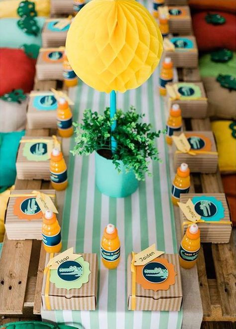 Crocodile Birthday Party, Crocodile Cake, Kids Party Boxes, Kids Birthday Snacks, Crocodile Birthday, Party Lunch Boxes, Party Food Boxes, Kids Birthday Food, Kids Party Tables