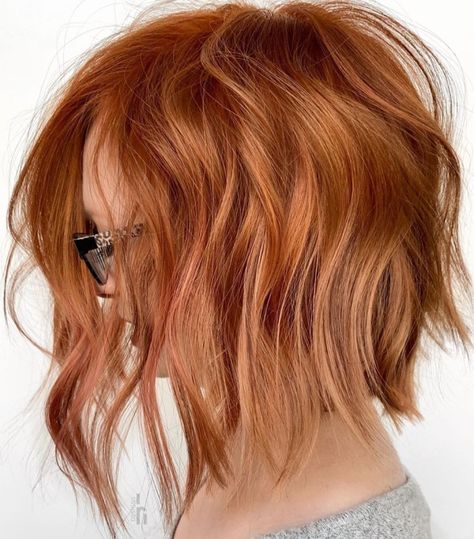 30 Trendy Strawberry Blonde Hair Colors & Styles for 2020 - Hair Adviser Natural Strawberry Blonde Hair, Dark Strawberry Blonde Hair, Strawberry Red Hair, Reddish Blonde Hair, Short Textured Haircuts, Reddish Blonde, Dark Strawberry Blonde, Hairstyles Diy, Strawberry Blonde Highlights