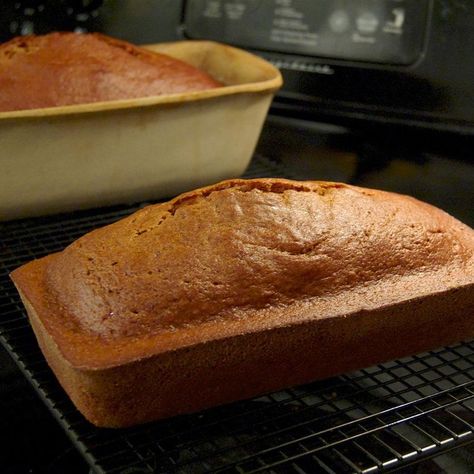 Pumpkin Bread No Oil, Downeast Maine Pumpkin Bread, Starbucks Pumpkin Bread, Pumpkin Gingerbread, Pumpkin Spice Bread, Apple Bread Recipe, Apple Cinnamon Bread, Moist Pumpkin Bread, Pumpkin Loaf