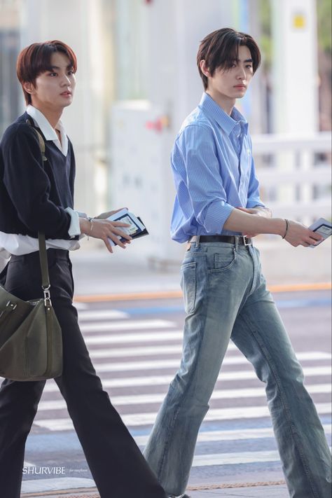 Jungwon Fashion Style, Kpop Airport Fashion Male, Male Kpop Idol Outfits, Kpop Outfits Male, Male Kpop Outfits, Kpop Male Idols Outfits, Enhypen Fashion, Airport Outfit Men, Kpop Male Idols