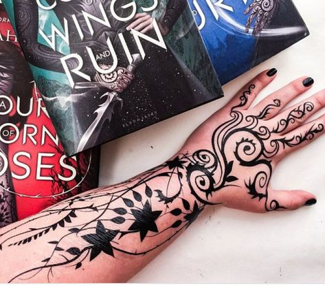 ACOTAR feyre tattoo Feyre Cosplay, Feyre Tattoo, Birthdate Tattoo, Biblical Tattoos, Glyph Tattoo, Bookish Tattoos, C Tattoo, Harry Potter Tattoos, Disney Tattoo