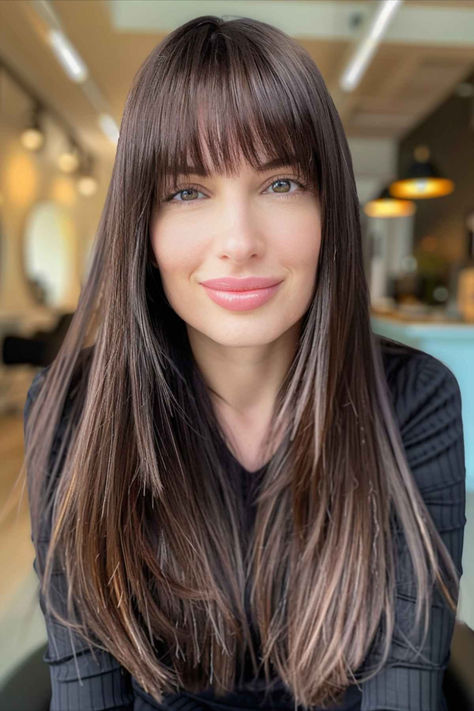 Full fringe with a long haircut for a heart-shaped face. Large Forehead Bangs, Wispy Bangs Heart Shaped Face, Bangs Long Face, Brunette Fringe, Full Fringe Hairstyles, Bang Styles, Best Bangs, Heart Shaped Face Hairstyles, Organised Life