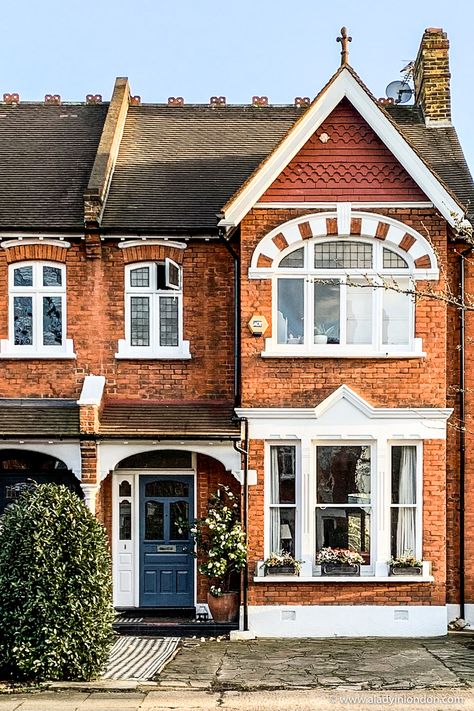 Suburban Brick House, English Victorian House Exterior, London Style House, British Brick House, British House Aesthetic, Small British House, England House Aesthetic, Different House Aesthetics, Brick House Drawing