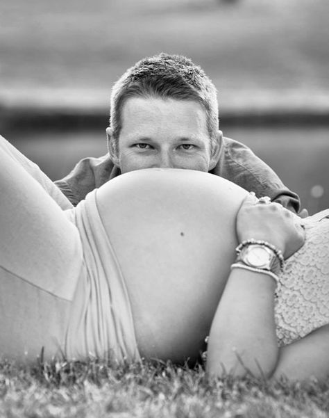 Baby Bump Photoshoot, Maternity Studio Photoshoot, Maternity Photography Poses Outdoors, Pregnancy Belly Photos, Cute Pregnancy Pictures, Outdoor Maternity Photos, Maternity Photography Poses Couple, Pregnancy Photos Couples, Belly Photos