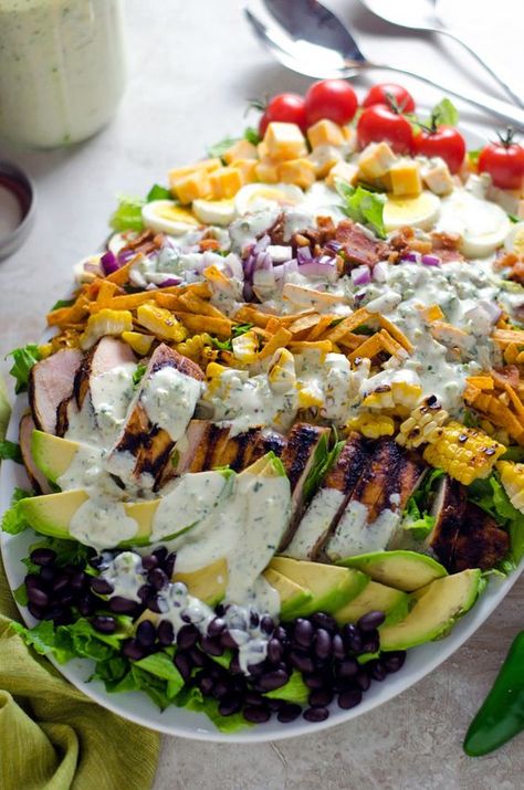 Salad Cobb, Chicken Cobb Salad, Southwestern Chicken, Salad With Chicken, Buttermilk Ranch, Salads Recipes, Chicken Avocado, Salad Bar, Salad Ingredients