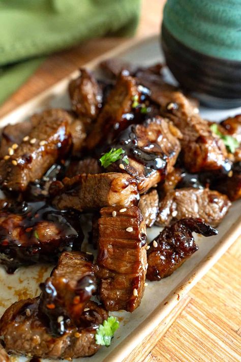 These Asian Steak Bites are tender, juicy, and oh-so-easy to make. It's a deceptively simple keto dinner recipe that the whole family loves. I am steak girl. A serious, serious steak girl. I grew up Steak Bites Recipes, Wok Wednesday, Keto Meals Dinners, Keto Chinese, Keto Steak, Asian Steak, Asian Steak Bites, Keto Dinner Recipe, Dairy Free Keto Recipes