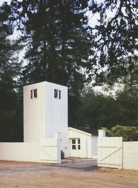 Gregory Farmhouse - William Wurster William Wurster, Paradise Backyard, California Home Design, Studio Mumbai, Paris Interiors, Do The Thing, Italian Architecture, Life Itself, Rustic Materials