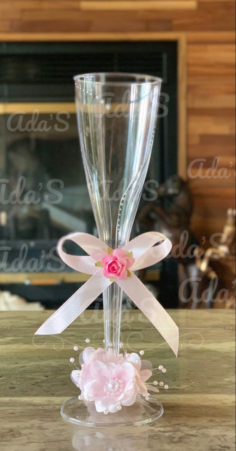 Copas decoradas para 15 años o Bodas, de plástico. Fredericksburg Virginia, Womens Casual, Womens Casual Outfits, Champagne Flute, Casual Women, Champagne, Cd, Bts, Tableware