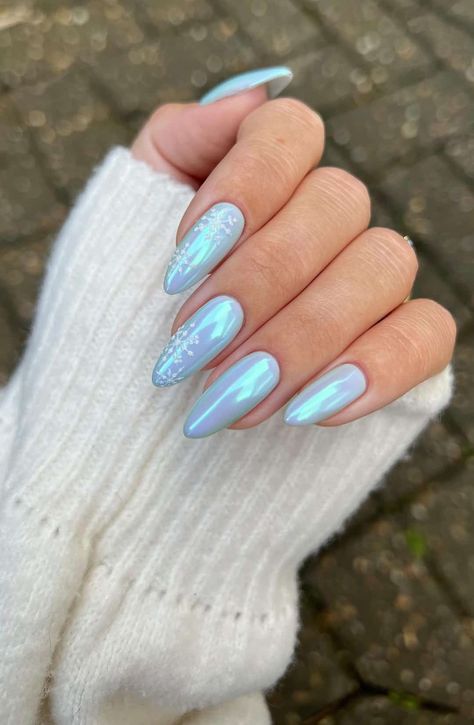 43 Of The Best Winter Nail Designs and Winter Nails of 2023 You Will Absolutely Love Blue Christmas Nails, Nail Art Noel, Cute Christmas Nails, Winter Nails Acrylic, Easy Nails, Christmas Gel Nails, Nails Winter, Snowflake Nails, Christmas Nails Acrylic