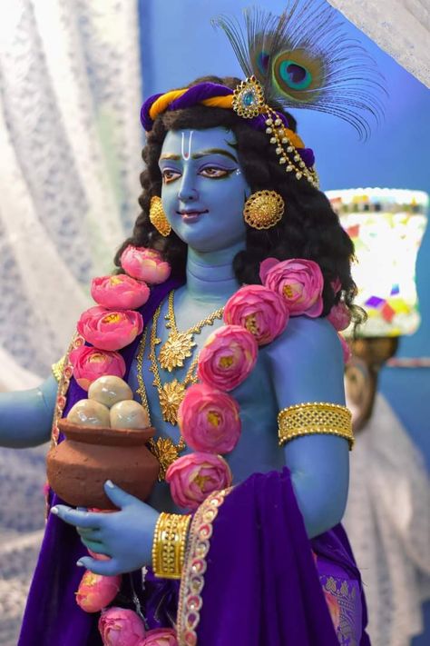 Krishna Murti Images, Neelkanth Varni, Krishna Murti, Krishna Birthday, Radha Krishna Holi, Bengali Bridal Makeup, Krishna Flute, Shree Krishna Wallpapers, Krishna Mantra