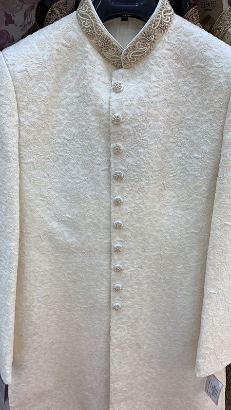 Royal Sherwani For Groom, Shervani Latest Design For Groom, White Sherwani Indian Groom, Pakistani Sherwani Grooms, Ivory Sherwani Grooms, Groom Sherwani Pakistani, Sherwani For Men Wedding Royals, Sherwani Embroidery, Nawabi Sherwani