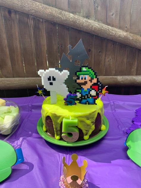 Luigi's Mansion Birthday Cake, Luigi Haunted Mansion Cake, Luigi Haunted Mansion Party, Luigi’s Mansion Birthday Party, Luigi Mansion Cake, Luigis Mansion 3 Party, Luigi Mansion Party Ideas, Luigis Mansion Birthday, Haunted Mansion Cake