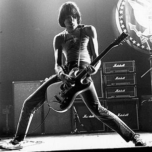 Johnny Ramone, The Ramones, Estilo Cholo, Joey Ramone, Rock Guitarist, Rock Guitar, Rock N Roll Music, Punk Rocker, James Hetfield