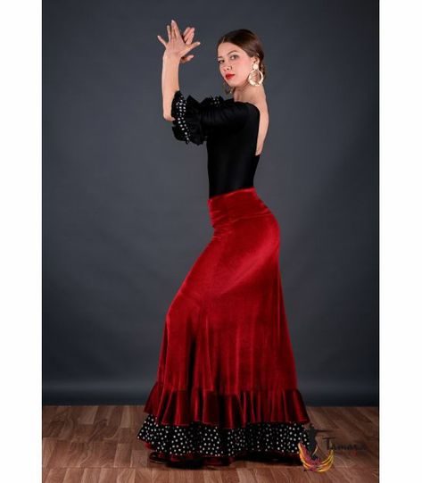 Spanish Costume, Flamenco Costume, Flamenco Skirt, Spanish Dress, Flamenco Dancing, Flamenco Dancers, Dance Skirt, Kinds Of Clothes, Street Dance