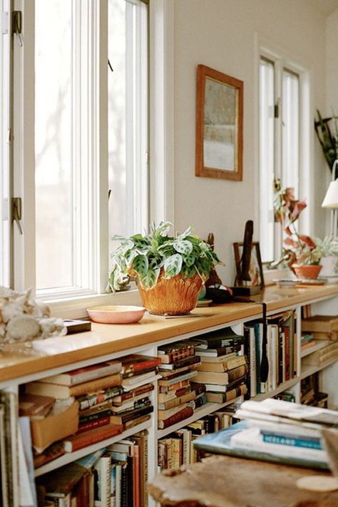 10 Things That Look Better Cluttered via @PureWow Books And Plants, Low Bookshelves, Lots Of Books, Maine Living, Home Libraries, Home Library, On The Shelf, 인테리어 디자인, House Inspiration