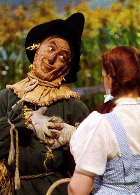 Wizard Of Oz Pictures, Scarecrow Wizard Of Oz, Ray Bolger, Wizard Of Oz Characters, Buddy Ebsen, Wizard Of Oz Movie, Billie Burke, Wizard Of Oz 1939, Scarecrow Costume