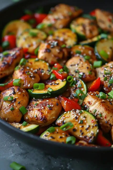 Chicken Zucchini Stir-Fry: A Sizzling Delight! - MmmRecipes : Easy and Delicious Recipes Crisp Zucchini, Green Bell Pepper Recipes, Chicken Zucchini Recipes, Zucchini Stir Fry, Zucchini Recipes Healthy, Zucchini Tomato, Jalapeno Chicken, Bell Pepper Recipes, Chicken Zucchini