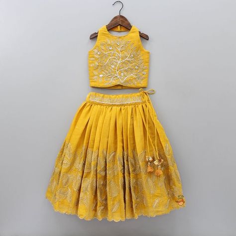 Kids Ghagra Choli Design, Top With Lehenga, Lehengas For Kids, Little Muffet, Kids Ethnic Wear, Kids Dress Collection, Kids Blouse Designs, Kids Lehenga