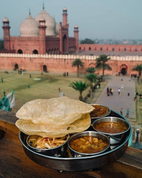 Halwa Puri, Pakistan Food, Pakistani Art, Pakistan Culture, Pakistan Travel, New Profile Pic, Beautiful Mosques, Pakistani Food, Cool Woodworking Projects