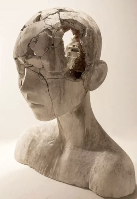 Dark Sculpture, Meaningful Sculpture, Broken Sculpture, Emotional Sculpture, Cool Sculptures, Clay Person, Sculpture Art Clay Inspiration, Distorted Sculptures, Sculpture Ideas