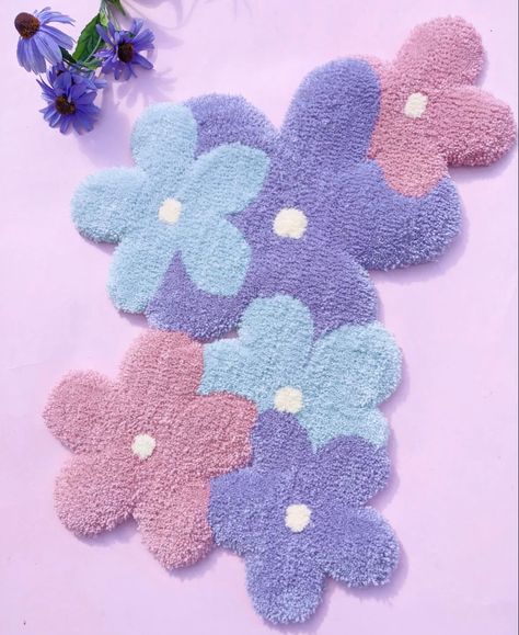 Rug Tufting, Retro Mirror, Flowers Fashion, Flower Rug, Punch Needle Patterns, Punch Needle Embroidery, Diy Rug, Hand Embroidery Art, Candles Crafts