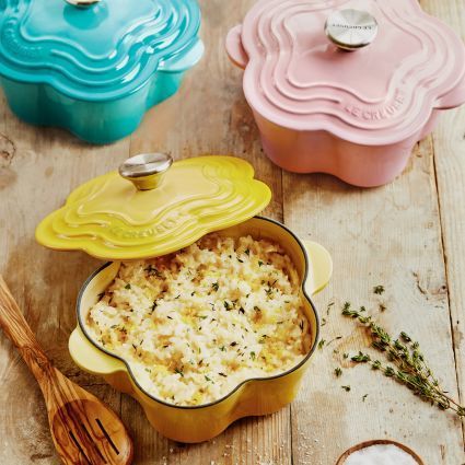 Le Creuset Flower Cocotte, 2.25 qt. - food - recipes - easy to cook La Creuset, Cocotte Recipe, Le Crueset, Le Creuset Kitchen, Le Creuset Cookware, Gadgets Kitchen Cooking, Perfect Pies, Cooking Gadgets, Cute Kitchen