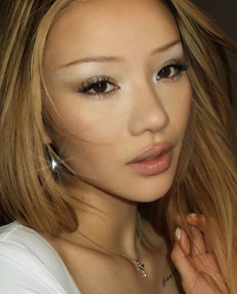 Sacheu 2000s Makeup Looks, Occasion Makeup, 90s Makeup, Japanese Makeup, Dope Makeup, Cute Makeup Looks, School Looks, Kiss Makeup, Asian Makeup