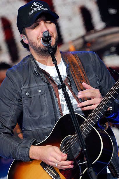 Toby Keith Lyrics, Luke Brian, Luke Bryan Family, Luke Bryan Fan, Luke Bryan Concert, Luke Bryan Pictures, Cole Swindell, Shake It For Me, Best Country Singers