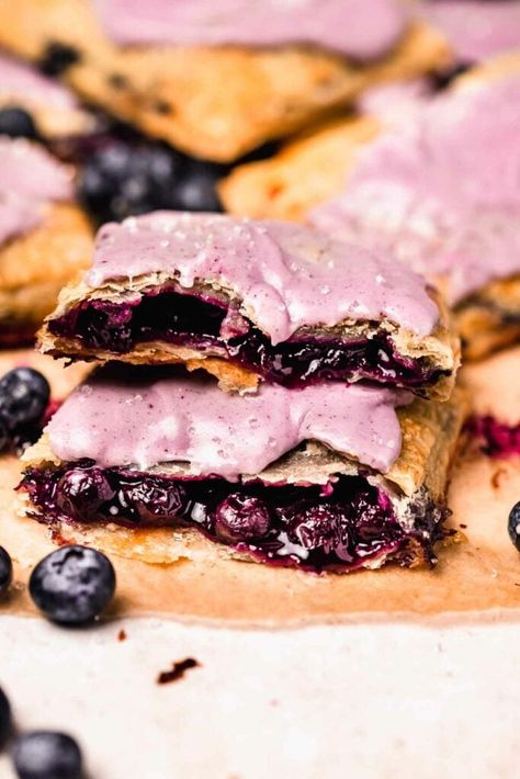 Blueberry Pop Tarts, Homemade Pop Tarts Recipe, Cinnamon Toast Recipe, Pop Tarts Recipe, Blueberry Glaze, Homemade Pop Tarts, Blueberry Filling, Delicious French Toast, Frozen Pie Crust