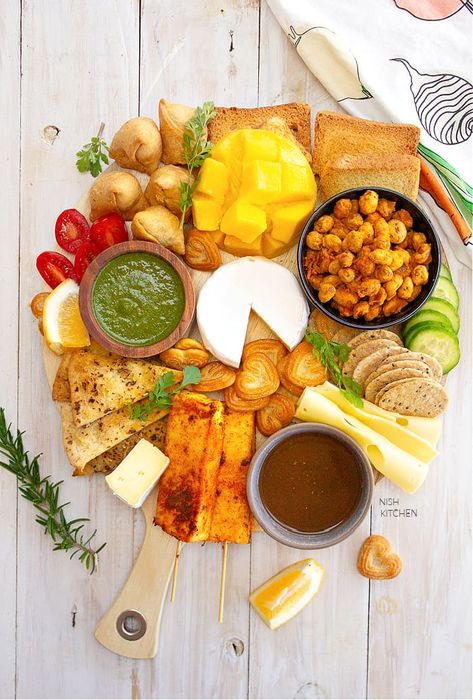 Charcuterie Board Video, Indian Charcuterie Board, Easy Indian Appetizers, Indian Chutney, Winter Holiday Recipes, Indian Cheese, Indian Appetizers, Spiced Chickpeas, Tamarind Chutney