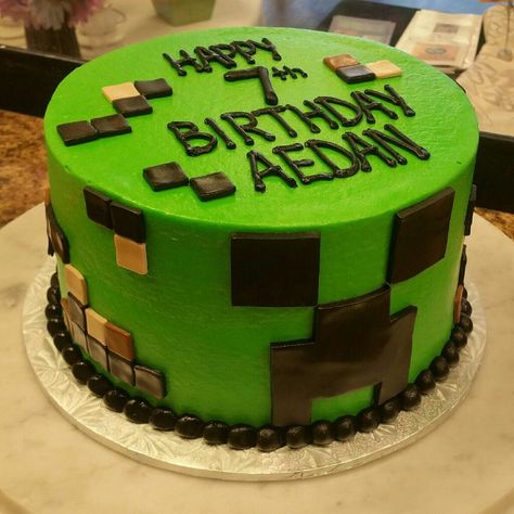 Simple Minecraft Cake, Minecraft Cake Easy Simple, Lego Pasta, Mr Bean Cake, Minecraft Cake Designs, Diy Minecraft Birthday Party, Simple Birthday Cake Designs, Roblox Birthday Cake, Minecraft Bday