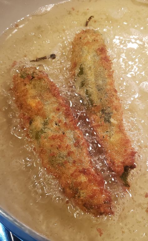 Crispy Chile Rellenos - Easy DIY Recipes Crispy Chili Relleno Recipe, Stuffed Chili Relleno Recipe, Chile Relleno Recipe, Chile Relleno Casserole, Chili Relleno, Chile Recipes, Chile Relleno, Green Chiles, Hispanic Food