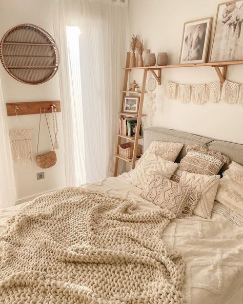 100 Best Bedroom Ideas For Women You've Never Seen Beige Room, Bedroom Decor For Couples, Small Space Bedroom, Woman Bedroom, Home Decoration Ideas, Redecorate Bedroom, Cozy Room Decor, Stylish Bedroom, Room Makeover Bedroom