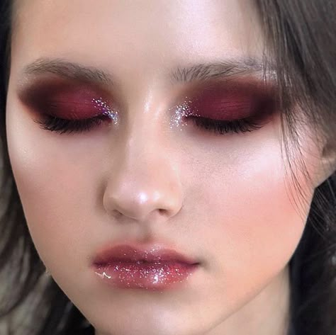 Vampy Makeup, Vampire Makeup, Red Eyeshadow, Ethereal Makeup, Red Makeup, Dope Makeup, Edgy Makeup, Makeup Eye Looks, Dark Makeup