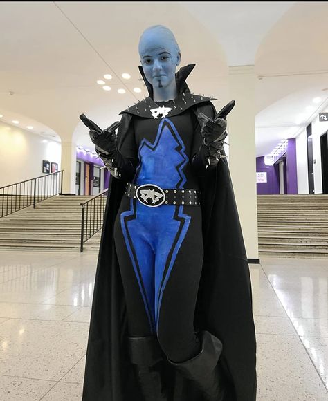 Mega Mind Cosplay, Megamind Costume Diy, Bald Cap Costume Ideas, Bald Cap Halloween Costume, Megamind Halloween Costume, Mega Mind Costume, Bald Costume Ideas, Bald Costumes, Cursed Costumes