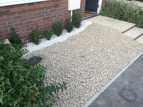 Cotswold Stone Driveway, Cotswold Gravel Driveway, Cotswold Stone Gravel, Garden Gravel, Victorian Front Garden, Terrace House Exterior, Garden Exterior, Garden Tower, Cotswold Stone