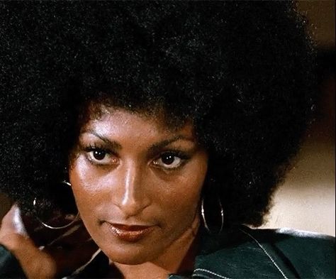 Pam Grier 70s, Foxy Brown Pam Grier, Jack Hill, Pam Grier, Foxy Brown, Twitter Header Aesthetic, Vintage Black Glamour, Golden Age Of Hollywood, Vintage Glamour