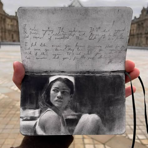 diary moleskine sketchbook portrait Malcolm And Marie, Zendaya Art, Museum In Paris, The Louvre Museum, Moleskine Sketchbook, Charcoal Drawings, Artist Sketchbook, Charcoal Art, Louvre Museum