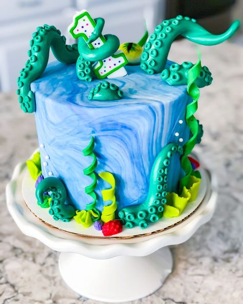 Tkale Ribble on Instagram: “Flash back Friday to one of my favorite cakes! I can’t wait to do another kraken/octopus/sea monster cake! Putting all the suckers on the…” Kraken Party Ideas, Teenage Kraken Cake, Sea Monster Party Ideas, Teenage Kraken Birthday Party, Kraken Birthday Cake, Sea Monster Cake, Sea Beast Cake, Sea Monster Birthday Party, Sea Monster Party