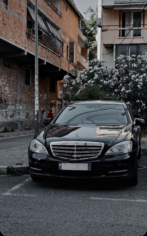 Wallpaper Aesthetic 4k Mercedes Benz Cars, Benz Car, Mercedes Amg, Wallpaper Aesthetic, Mercedes Benz, Bmw Car, Bmw, Vehicles