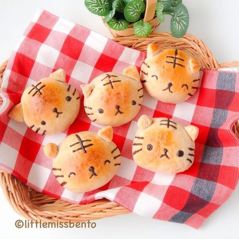 Animal Shaped Foods, Desserts Japonais, Tiger Bread, Bread Buns, Cute Buns, Bread Shaping, Bread Art, Cute Baking, Bread Bun